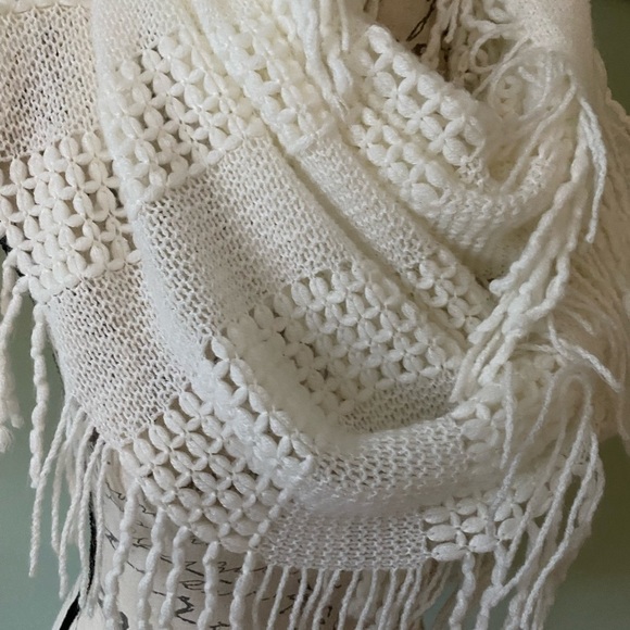 Women’s Jessica Simpson Wrap Scarf Shawl - Picture 3 of 4